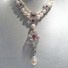 La Peregrina pearl on display on a necklace