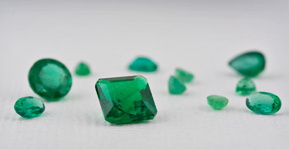 Group of loose emerald gemstones