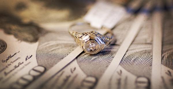 Gold jewelry value can vary depending on the situation