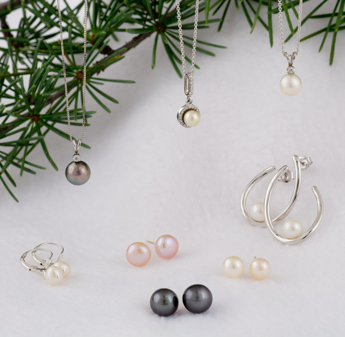 Pearl earrings and necklaces for gifts