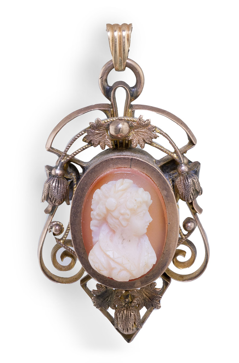 Vintage Cameo Convertible Brooch and Pendant