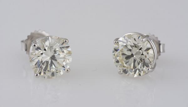 Lab grown diamond vs natural compared side by side