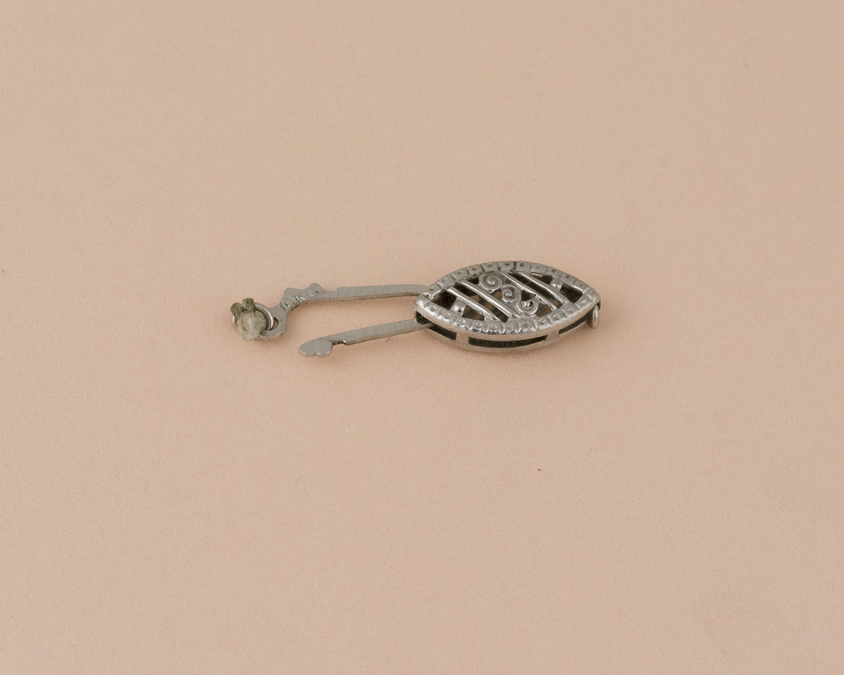 Types of Jewelry Clasps : How Is a Lobster Like a Fish Hook? : Arden  Jewelers