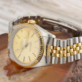 Rolex watch band side view