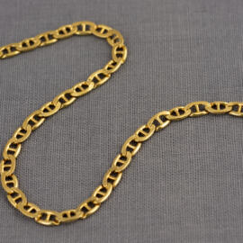 A yellow gold anchor chain