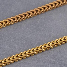 A close up of a franco chain